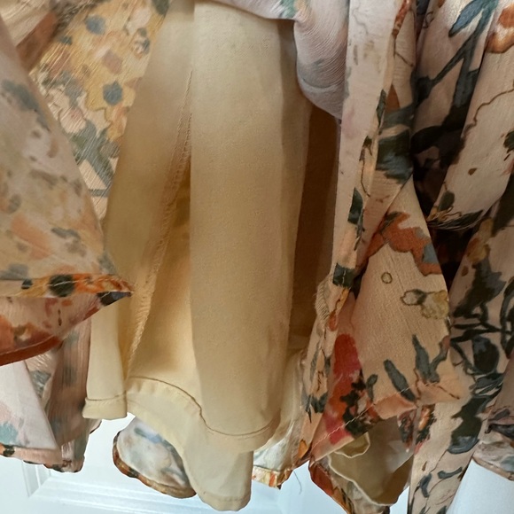 Off the shoulder floral romper - Picture 3 of 6